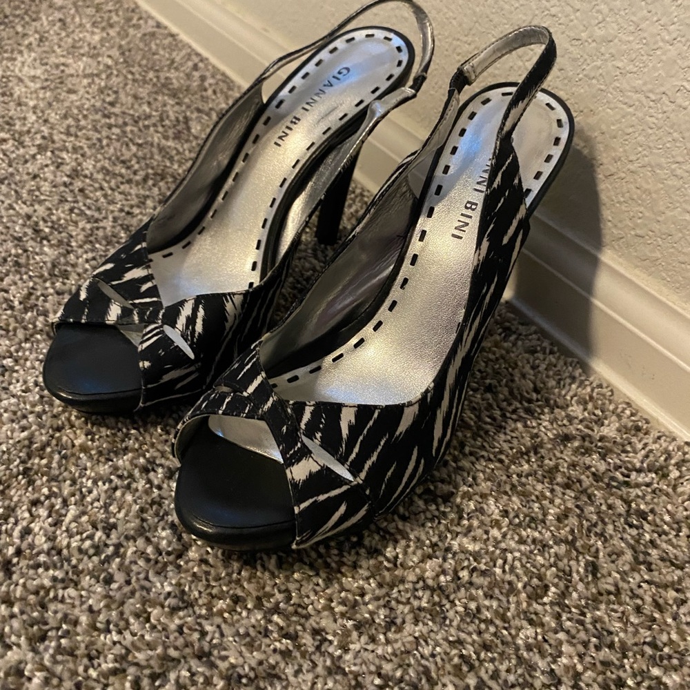 Size 6.5 Gianni bini zebra stripe heels